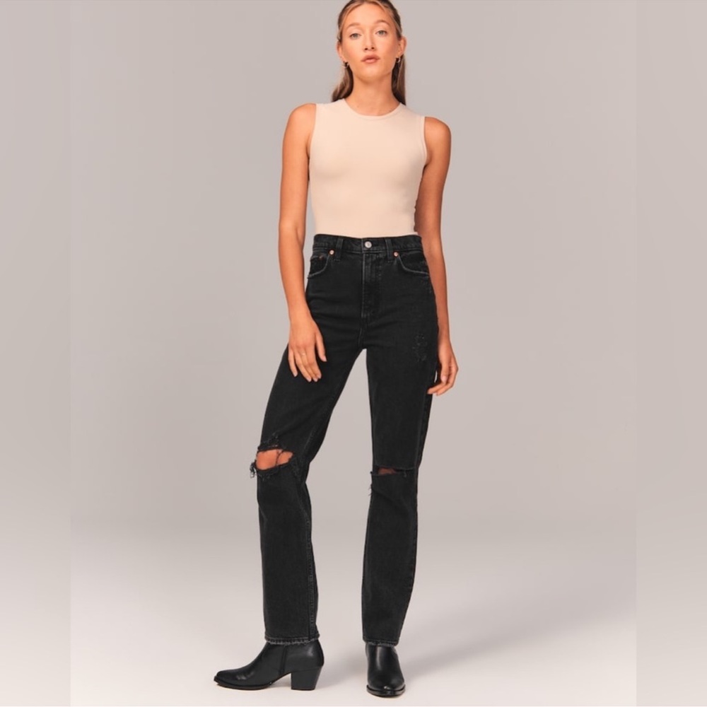 NWOT Abercrombie and Fitch 90’s straight Ultra high Rise Black Jeans